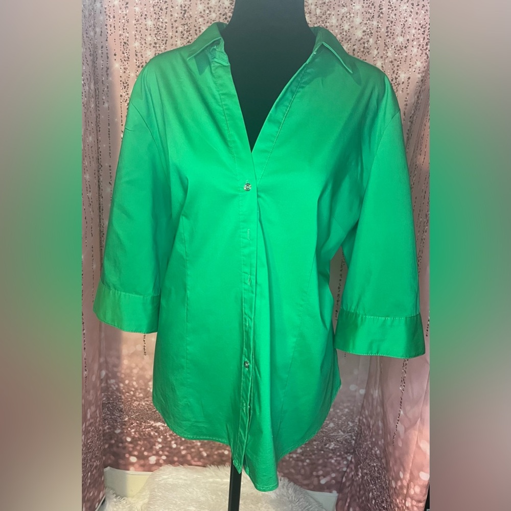 New York & Company - 7th Avenue Design Studio Half Sleeved V-Neck Button Down - Picture 4 of 8